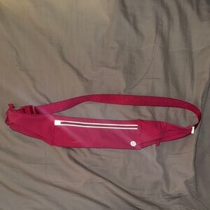 Lululemon Fast and Free Running Belt Raspberry Coulis Adjustable Reflective L/XL